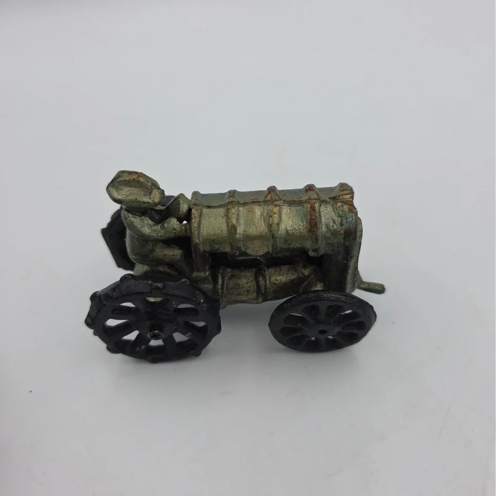 Vintage Cast Iron Tractor Small Scale 4